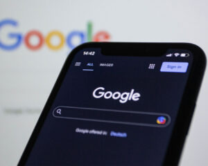 Phone screen showing Google search page ready for text input, suggesting the start of a restaurant search.